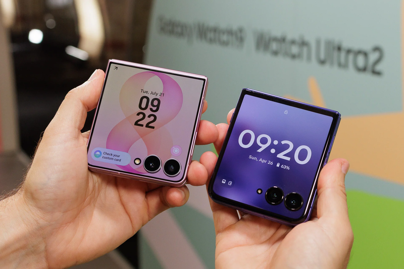 So sánh Samsung Z Flip 8 và Razr Ultra - hình 4