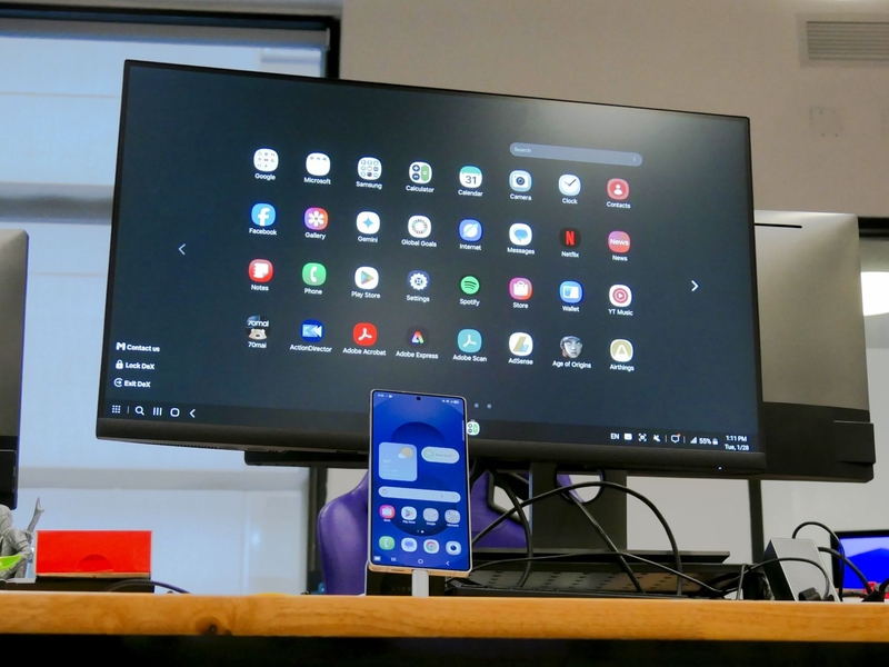 So sánh Samsung Z Flip 8 và S25 Ultra - hình 10