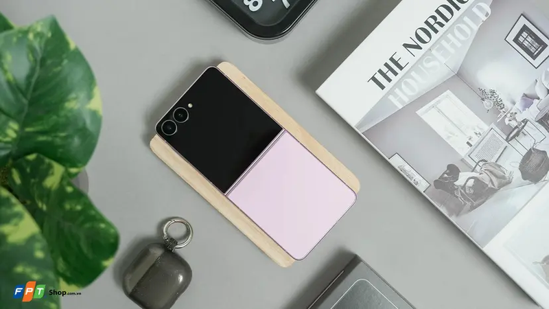 So sánh Samsung Z Flip 8 và S26 Plus - hình 3