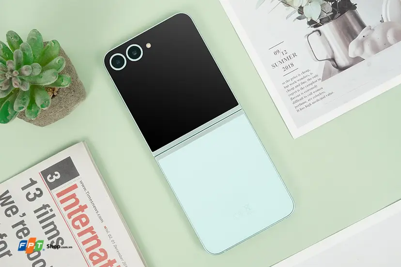 So sánh Samsung Z Flip 8 và Z Flip 6 - hình 2