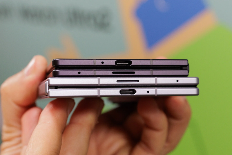 So sánh Samsung Galaxy Z Fold 8 và Galaxy Z Fold 8 Ultra 4