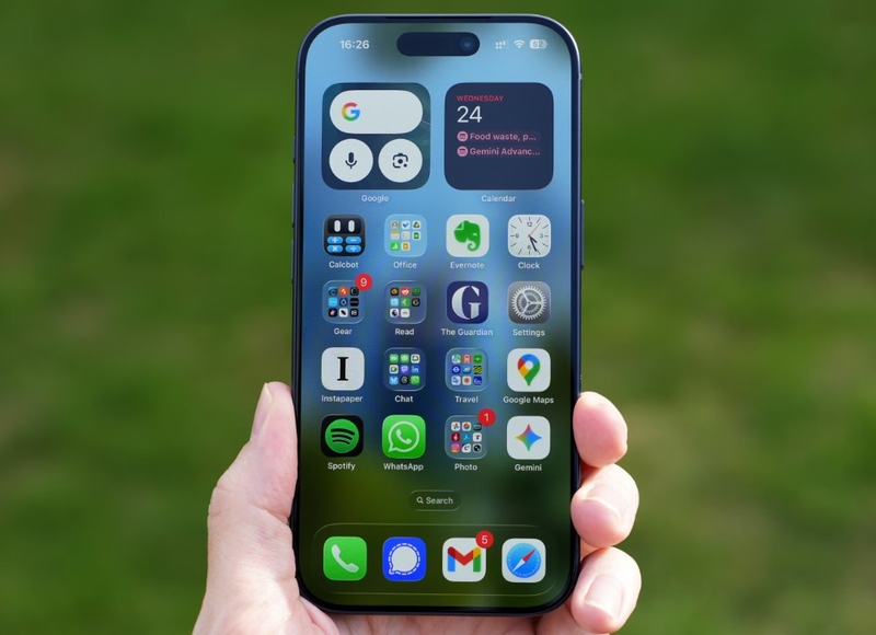 so sánh Samsung Z Fold 8 và iPhone 17 Pro - hình 12