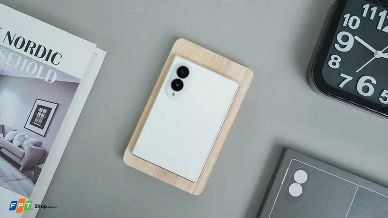 so sánh Samsung Z Fold 8 và iPhone 17 Pro - hình 1