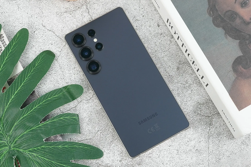 So sánh Samsung Z Fold 8 và S25 Ultra - hình 2