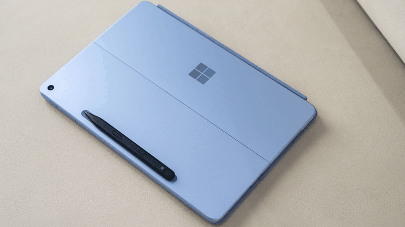 Cận cảnh mặt lưng của Surface Pro 12 inch