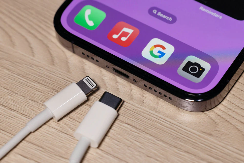 USB-C và Lightning 4
