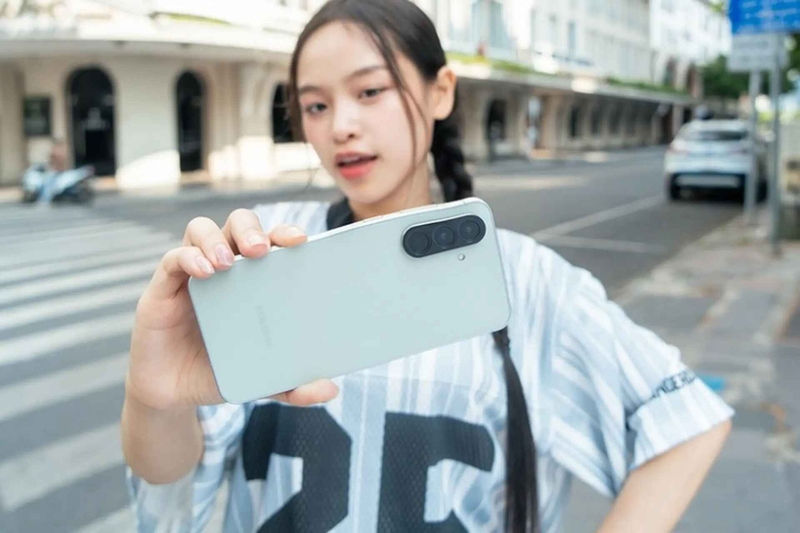 so sánh vivo V60 vs Samsung Galaxy A56 hình 8