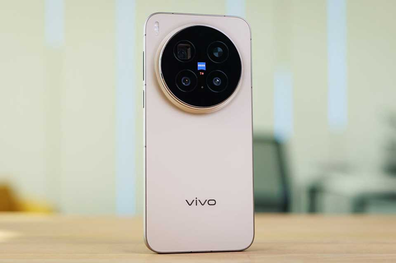 So sánh vivo X300 Pro và Galaxy S25 Ultra 7