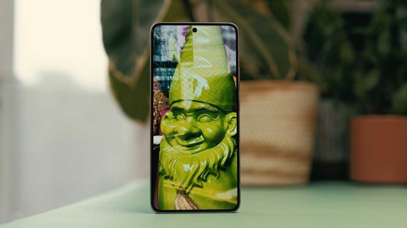 So sánh Xiaomi 14T và OPPO Reno13 4