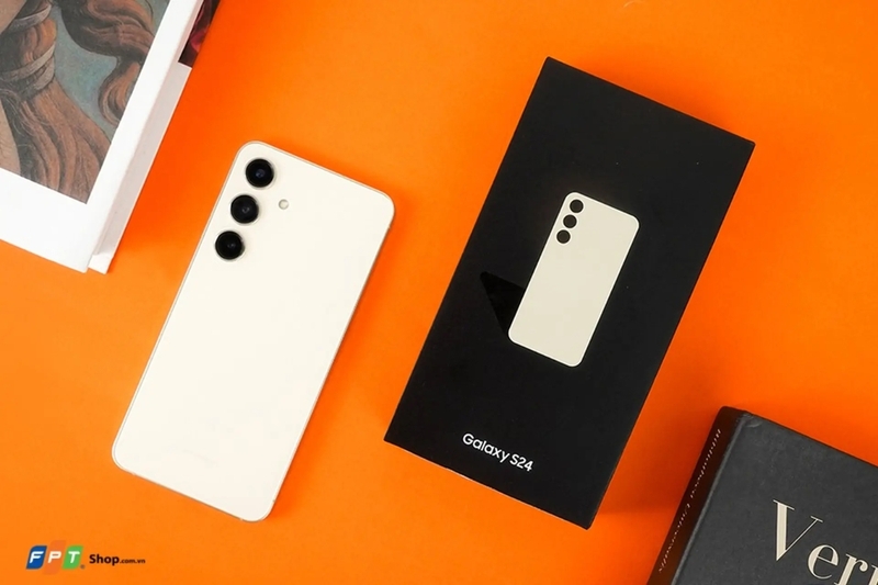 So sánh Xiaomi 15 và Galaxy S24 hình 2