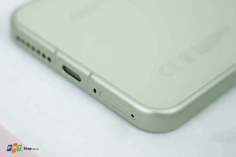 So sánh Xiaomi 15 và Galaxy S24 hình 8