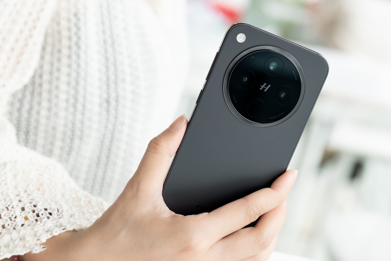 So sánh Xiaomi 17 Ultra và OPPO Find X8 Ultra 8