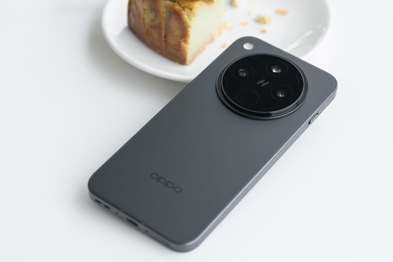 So sánh Xiaomi 17 Ultra và OPPO Find X8 Ultra 1