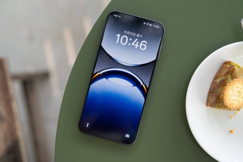 So sánh Xiaomi 17 Ultra và OPPO Find X8 Ultra 3