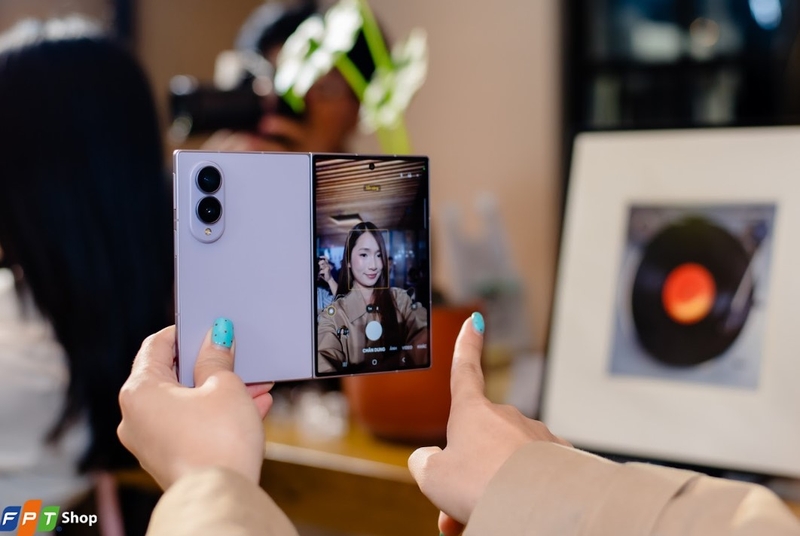 So sánh Z Fold 8 vs Huawei Pura X Max - hình 9