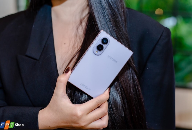So sánh Z Fold 8 vs Huawei Pura X Max - hình 1