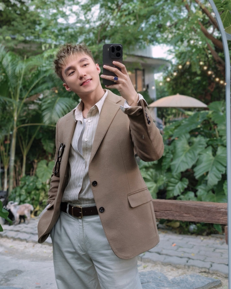 Sơn Tùng M-TP thu hút chú ý khi là người Việt Nam đầu tiên trải nghiệm OPPO Find X9 9