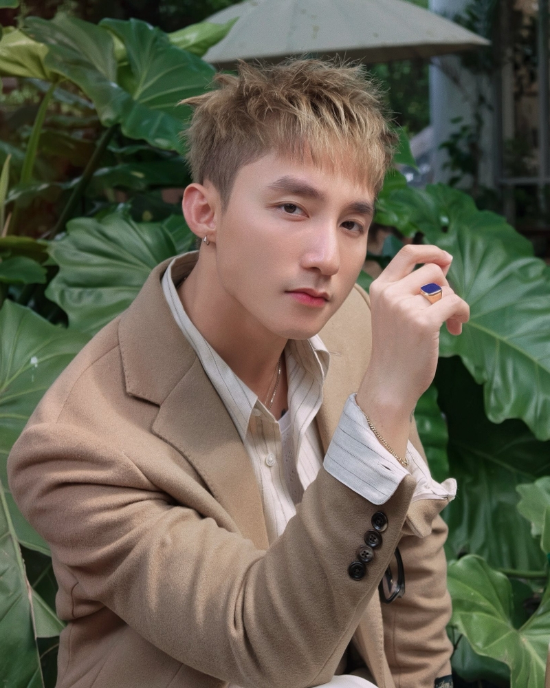 Sơn Tùng M-TP thu hút chú ý khi là người Việt Nam đầu tiên trải nghiệm OPPO Find X9 2