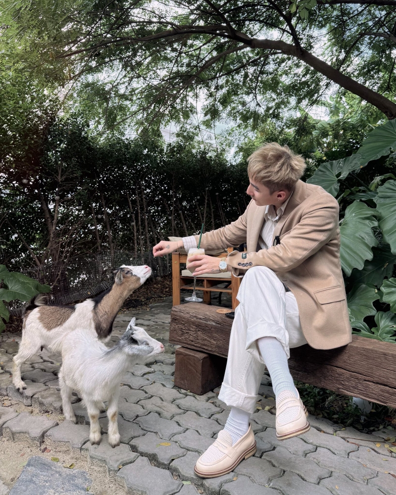 Sơn Tùng M-TP thu hút chú ý khi là người Việt Nam đầu tiên trải nghiệm OPPO Find X9 6