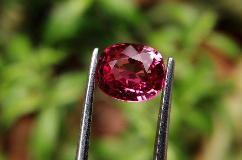 Giá trị của đá Spinel: Một viên đá Spinel giá bao nhiêu?