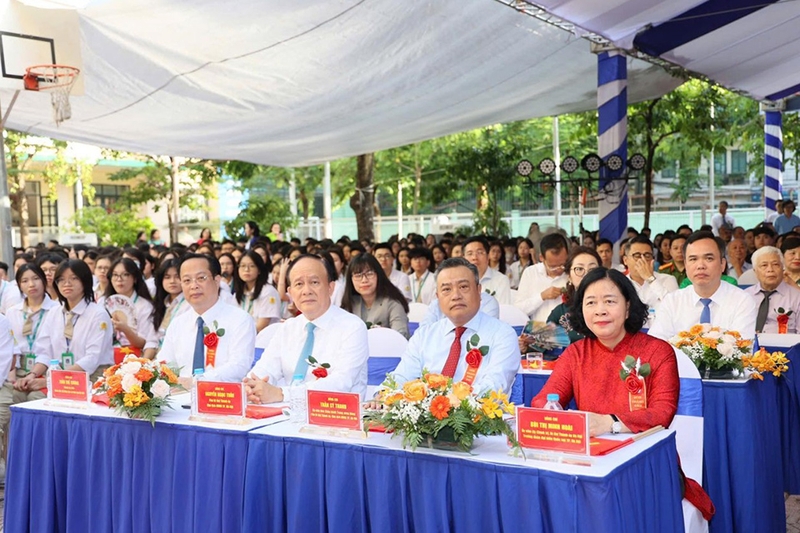 status-khai-giang-2.jpg