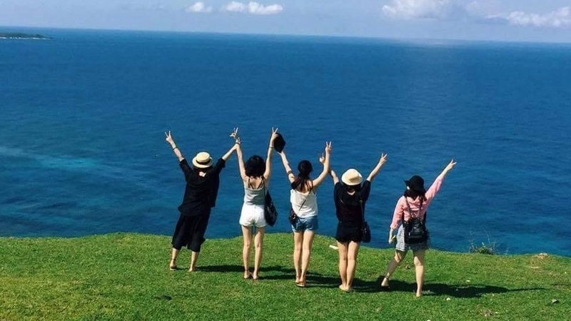 STT đi biển cùng bạn bè