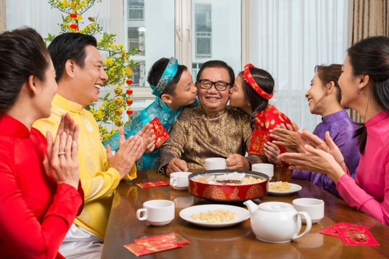 Stt mùng 1 Tết 2025 dành cho gia đình