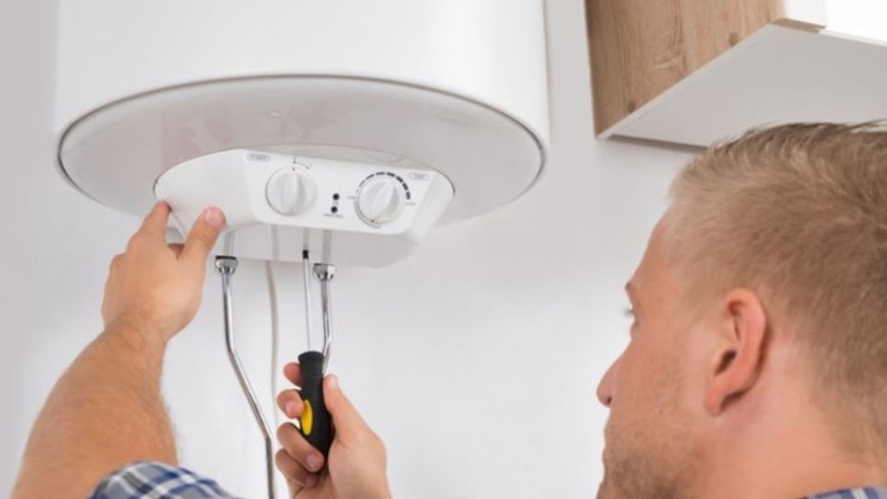 Bình nóng lạnh bị chạm điện