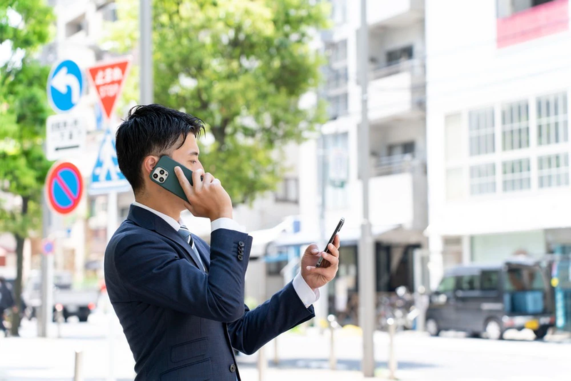 Dùng điện thoại cấu hình mạnh và máy phụ cơ bản