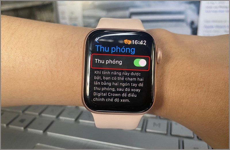 sử dụng Thu phóng trên Apple Watch 4