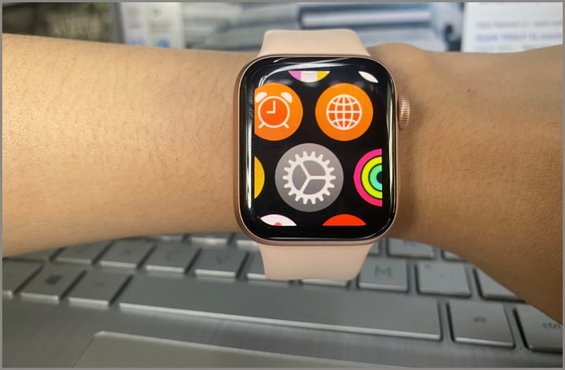 sử dụng Thu phóng trên Apple Watch 6