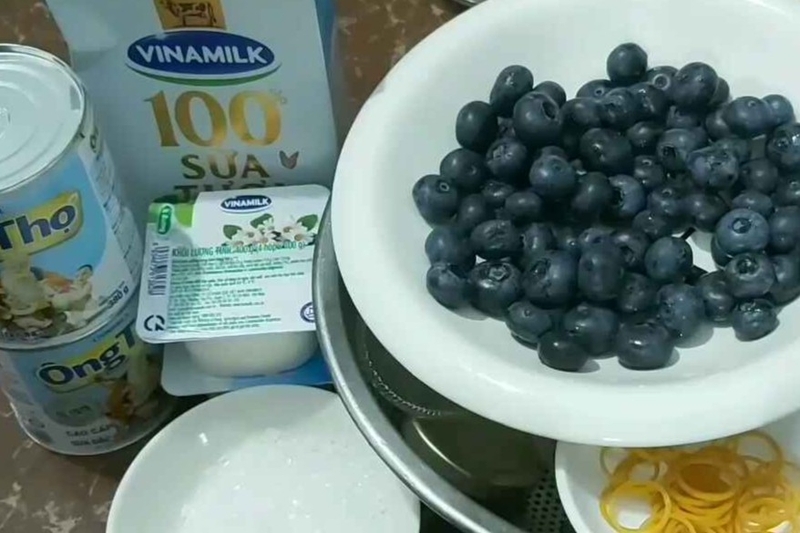 sữa chua việt quất hình 2