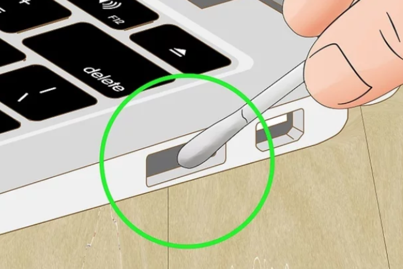 Sửa laptop bị lỗi cổng DisplayPort (8)