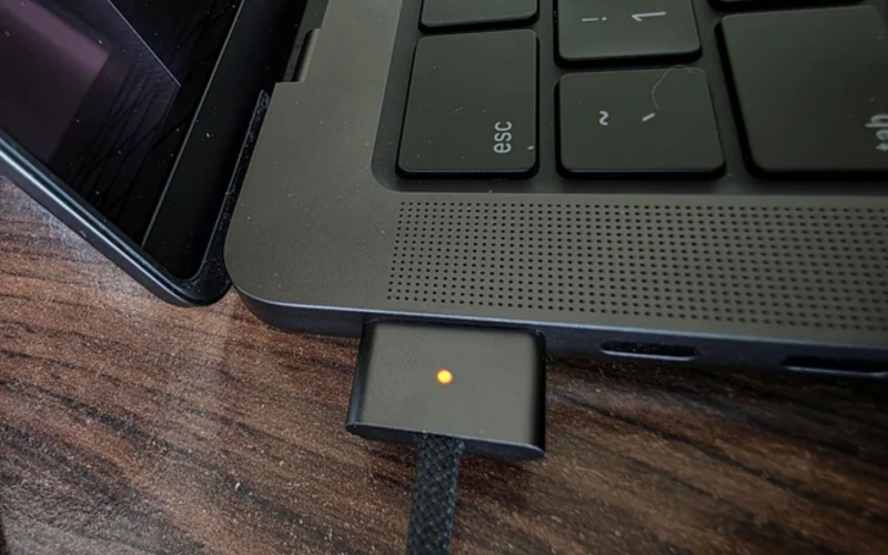 Kiểm tra đèn báo trên MagSafe