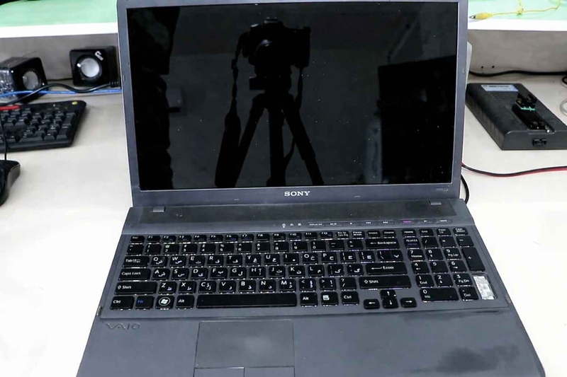 sửa laptop bị lỗi đèn nền hình 3