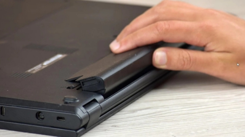 sửa laptop bị lỗi đèn nền hình 6