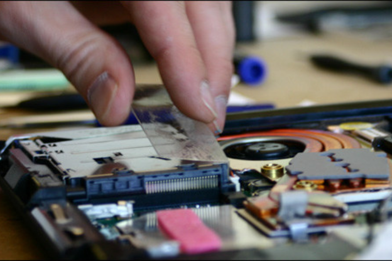 Sửa laptop bị vô nước bao nhiêu tiền (5)