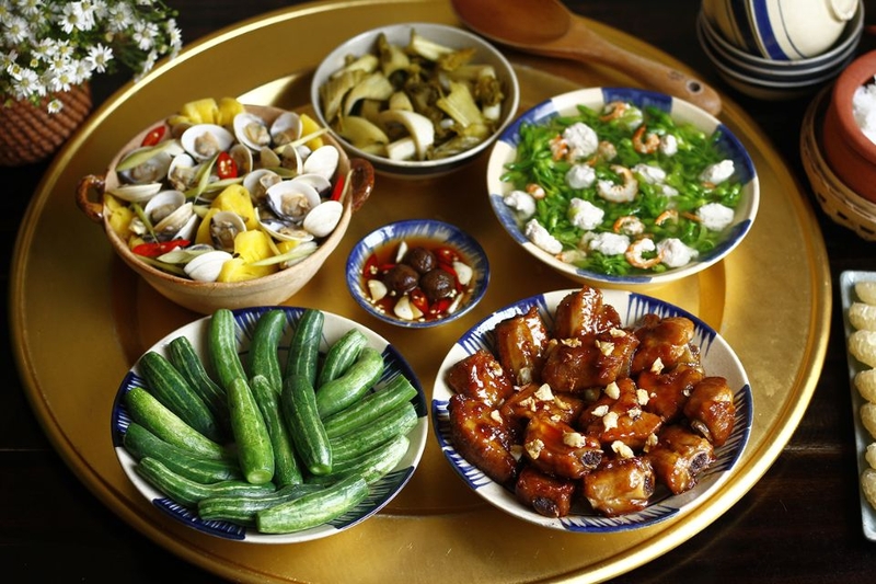 Sườn xào chua ngọt kiểu Hà Nội ăn kèm với món gì ngon nhất?