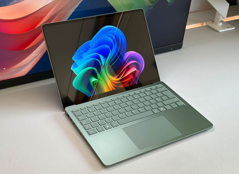 surface-laptop-8-nang-cap-snapdragon-x2-209827-2.jpg
