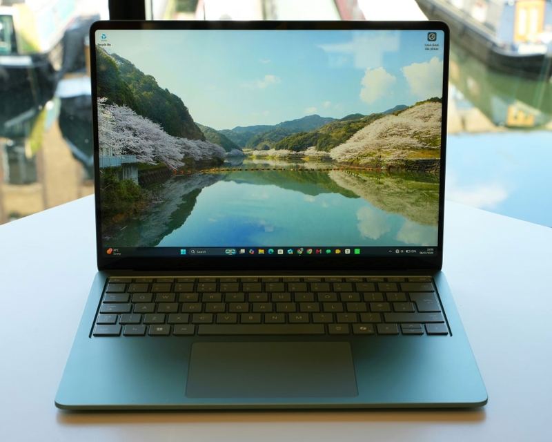 surface-laptop-8-nang-cap-snapdragon-x2-209827-4.jpg
