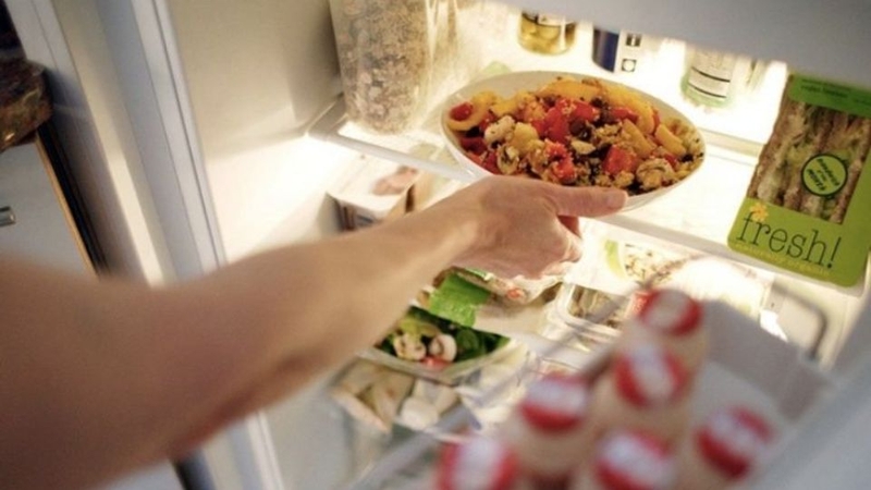 tác hại của thức ăn để lâu trong tủ lạnh 2
