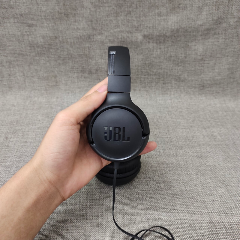 tai nghe JBL không nhận sạc 2