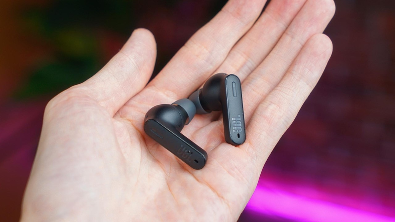 tai nghe JBL không nhận sạc 4