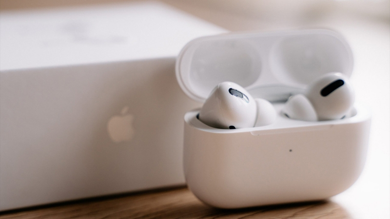Tai nghe AirPods là thiết bị được rất nhiều người dùng yêu thích