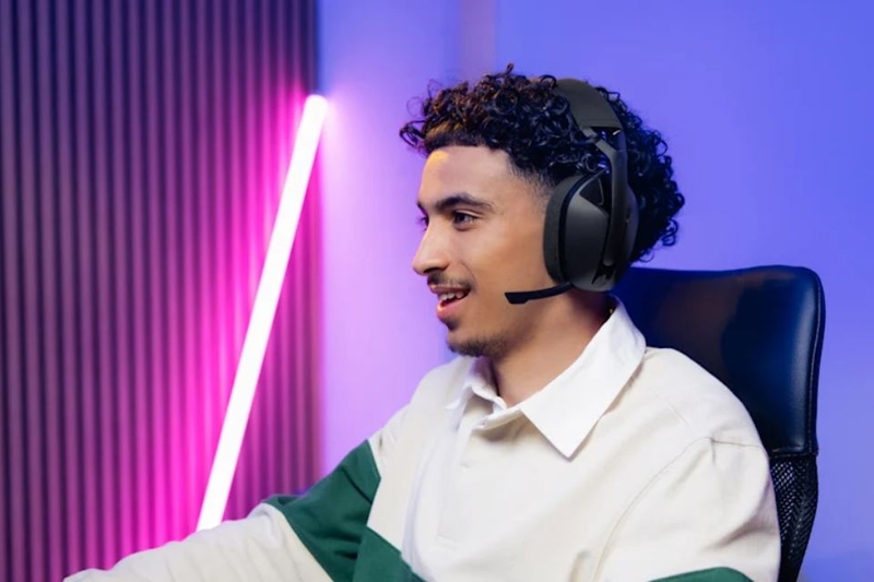 Cần mic 16 kHz có thể gập để tắt tiếng