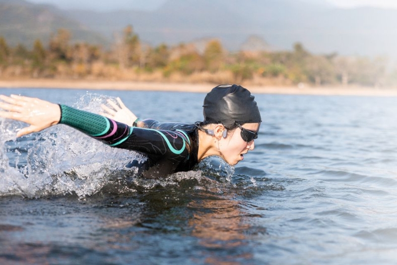 Shokz OpenSwim Pro kết nối linh hoạt với Bluetooth