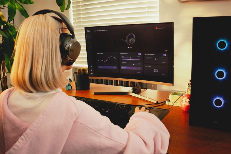Tai nghe có dây choàng đầu JBL Quantum 250 - Cá nhân hóa âm thanh với phần mềm QuantumENGINE