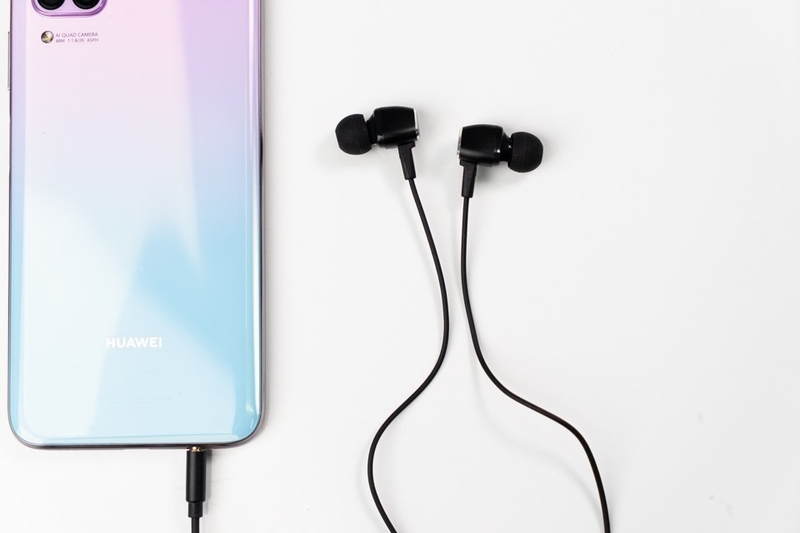 Tai nghe dây nhét tai i.value M-13 có đệm mút đi kèm