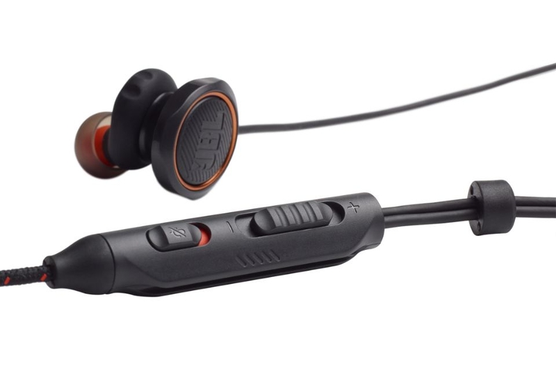 Tai nghe nhét tai JBL QUANTUM 50C dễ dàng điều khiển