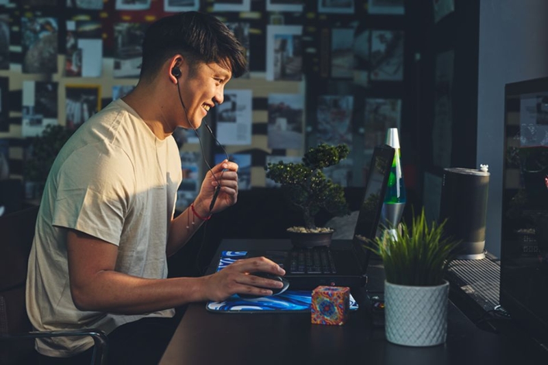 Tai nghe nhét tai JBL QUANTUM 50C thoải mái khi đeo